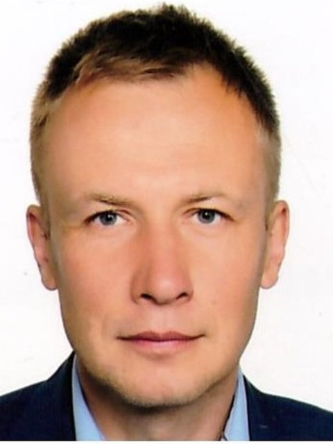 ŁUKASZ KMIN