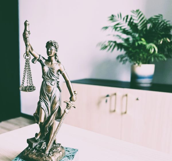 Grafika dekoracyjna porady: Czy kontrahent może ograniczyć swoją odpowiedzialność kontraktową?