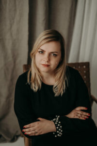 KAROLINA KRAUZE-GIEBAS