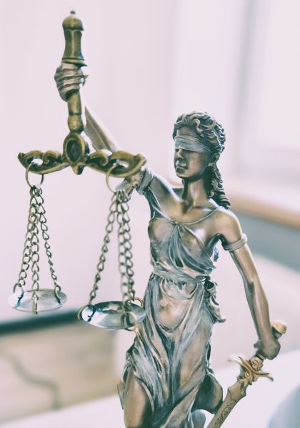 Grafika dekoracyjna porady: Termin odstąpienia przez konsumenta od umowy zawartej na odległość lub poza lokalem przedsiębiorstwa: ile wynosi i kiedy rozpoczyna bieg?